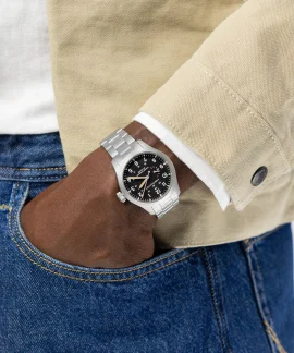 h69509130 wristshot 1 1